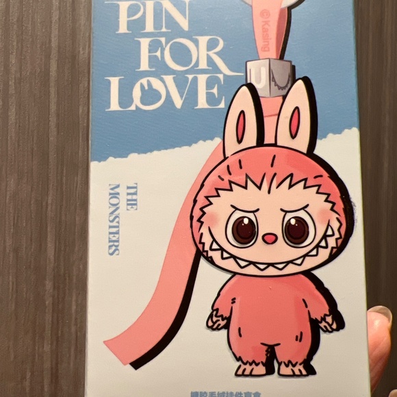 Pin For Love Labubu Letter S Brown Color Popmart New Sealed V4 - Picture 3 of 3